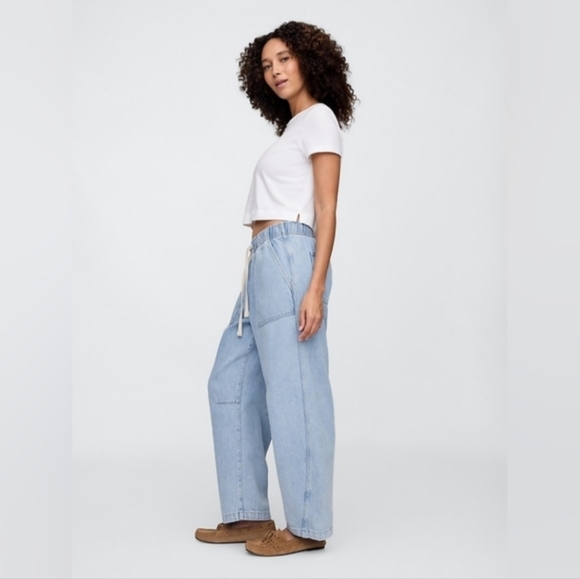 Gap Mid Rise SuperSoft Pull-On Barrel Jeans Light Wash - Picture 4 of 10